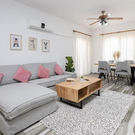 Beautiful Apartment In Harbour Paphos, Central & Close To Beach Kültér fotó