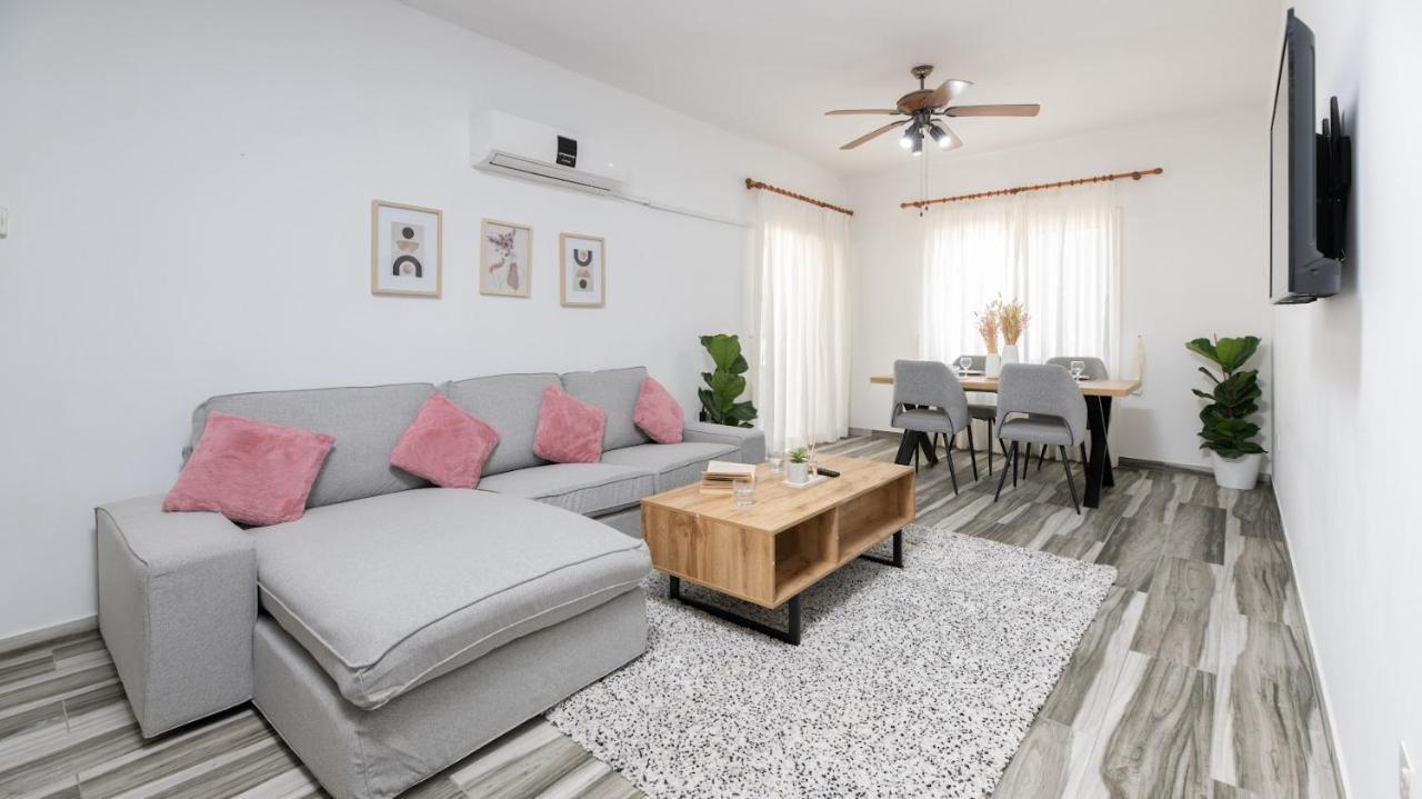 Beautiful Apartment In Harbour Paphos, Central & Close To Beach Kültér fotó